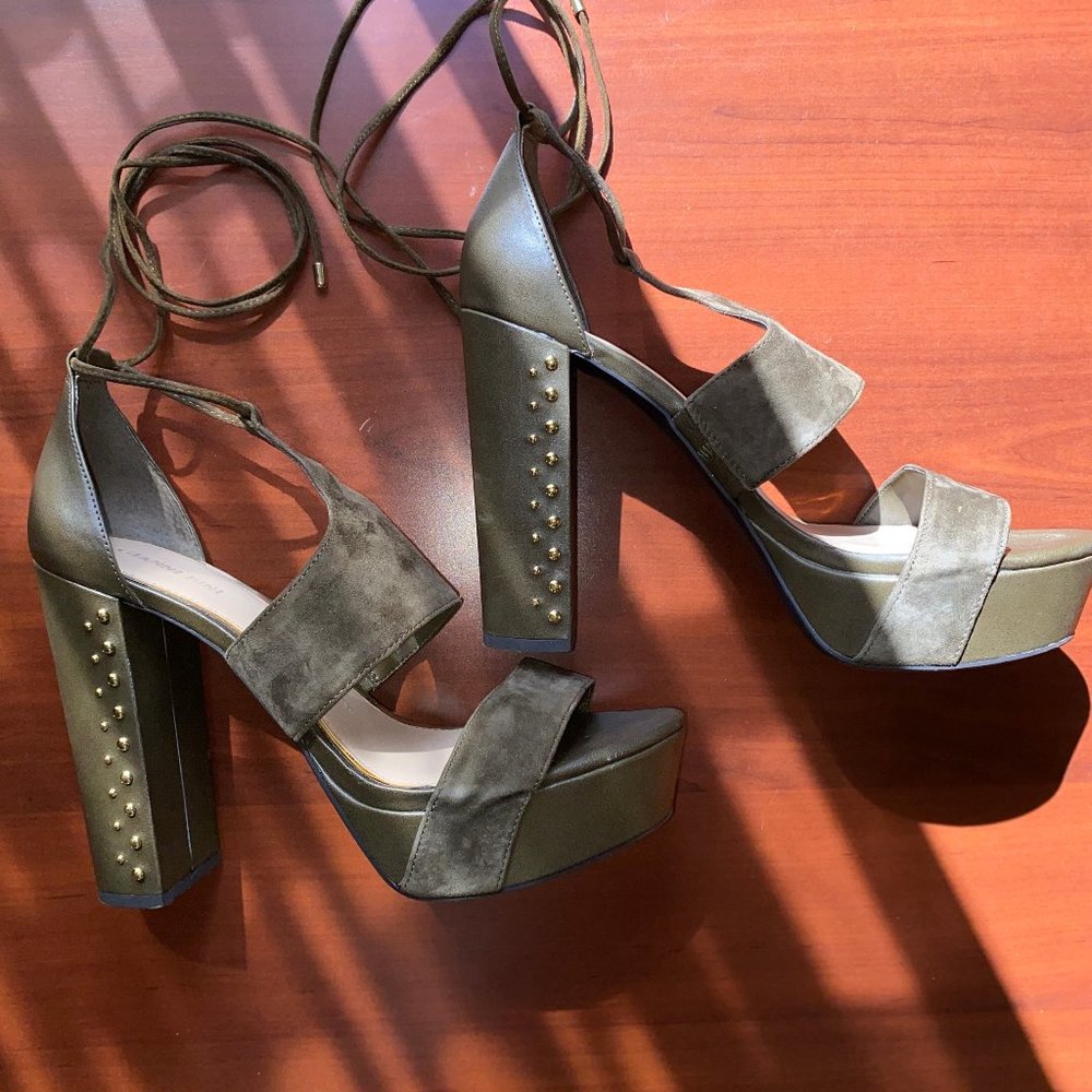Gianni Bini Addi Platform Heels